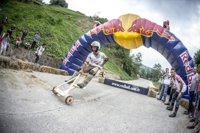 Formulaz tahta araba yarışlarında ilginç tabelalar 11