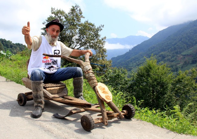 Formulaz tahta araba yarışlarında ilginç tabelalar 5