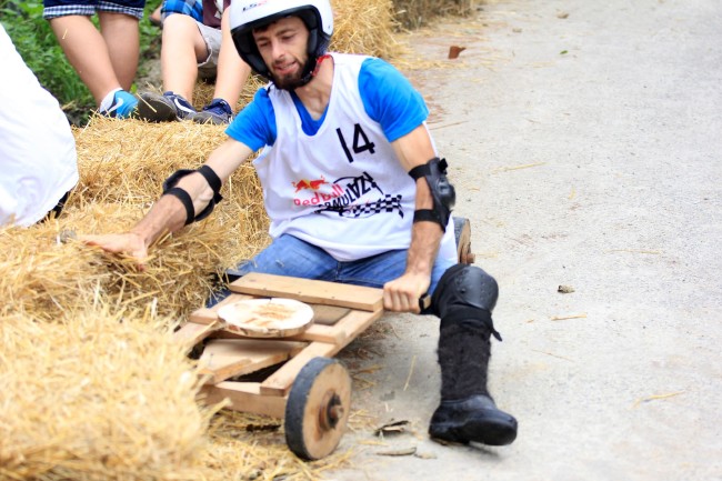 Formulaz tahta araba yarışlarında ilginç tabelalar 24