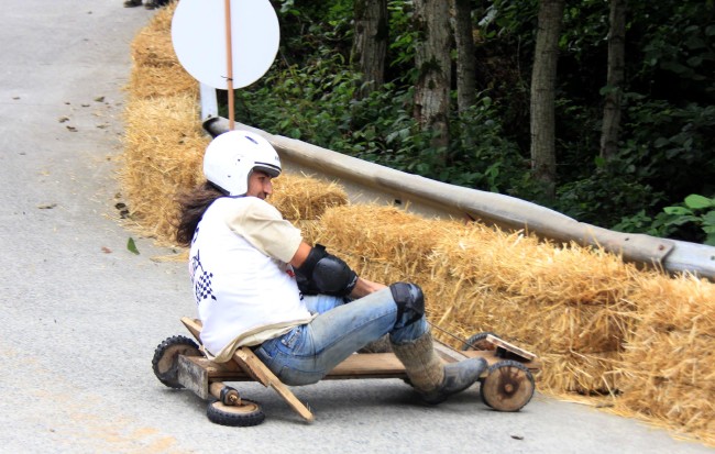 Formulaz tahta araba yarışlarında ilginç tabelalar 28