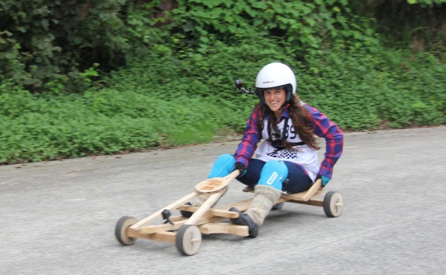 Formulaz tahta araba yarışlarında ilginç tabelalar 27