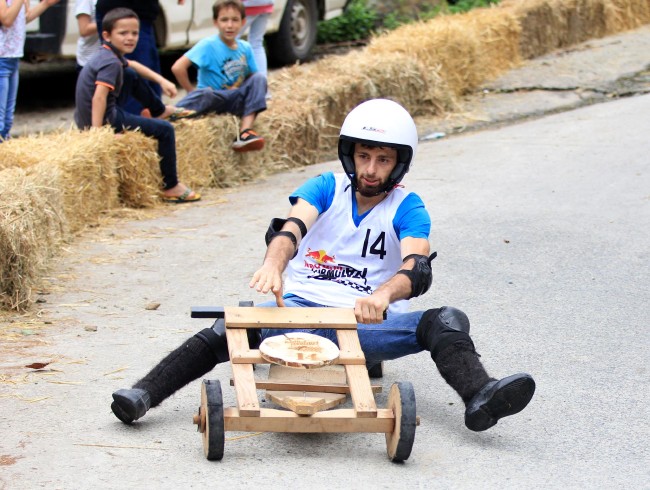 Formulaz tahta araba yarışlarında ilginç tabelalar 22