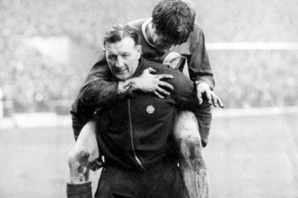 Futbol dünyasında tarihe geçen efsane kareler... 4