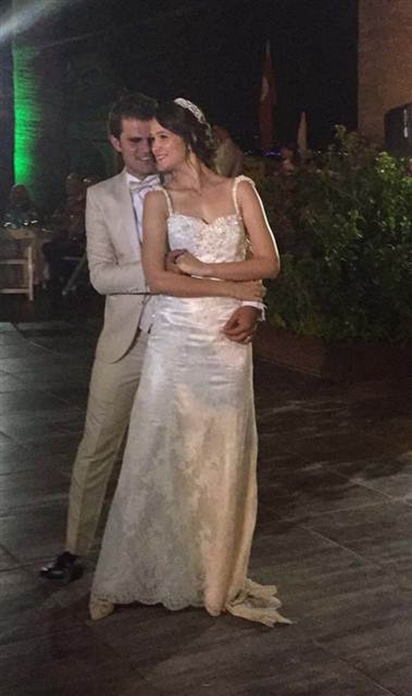 Düğün günü takıları çalan kamerada 3