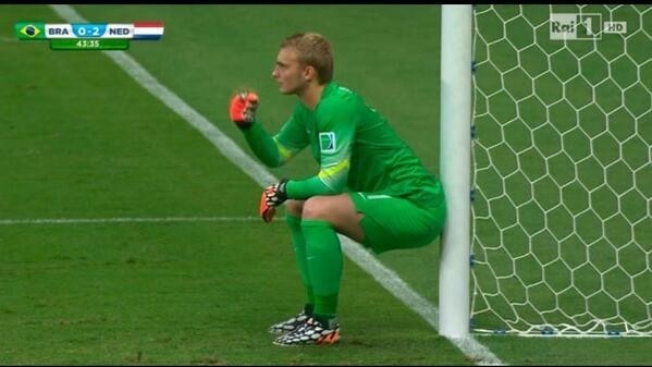 Kaleci Cillesen'in kalede oturuşu espiri konusu oldu 7