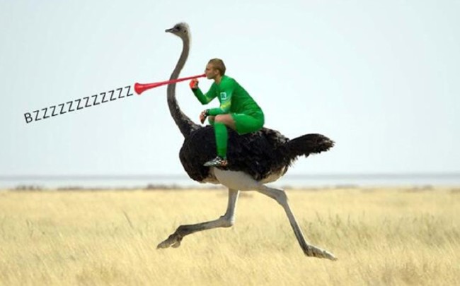 Kaleci Cillesen'in kalede oturuşu espiri konusu oldu 17