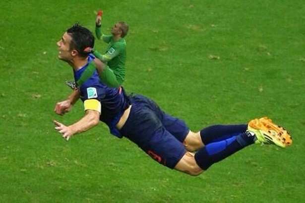 Kaleci Cillesen'in kalede oturuşu espiri konusu oldu 8