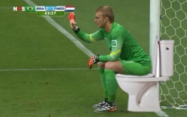 Kaleci Cillesen'in kalede oturuşu espiri konusu oldu 9