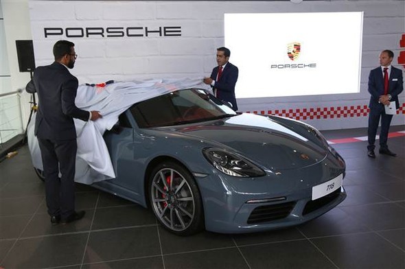 Porsche yeni modellerini tanıttı 2