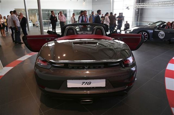Porsche yeni modellerini tanıttı 17