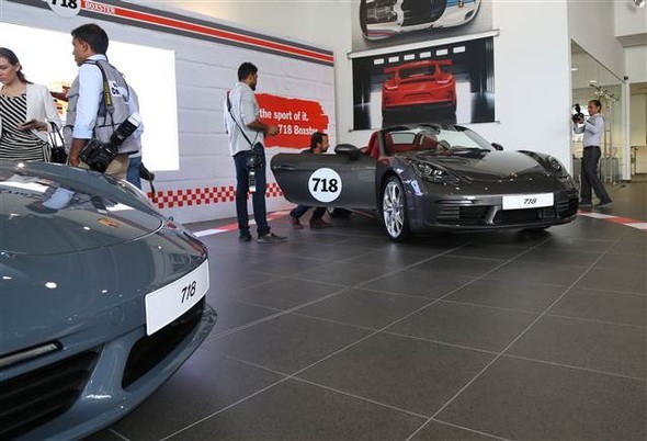 Porsche yeni modellerini tanıttı 13