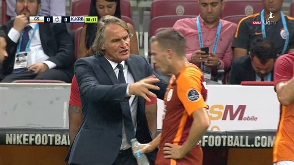 Riekerink oyuncusunu itti! 3