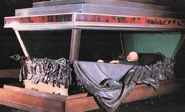 Dünyayı titreten liderin cesedi böyle mumyalandı! 10