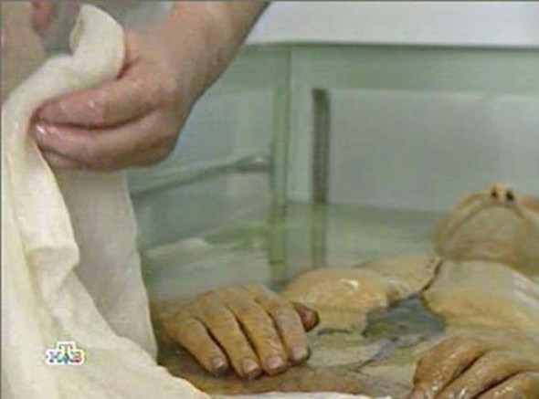 Dünyayı titreten liderin cesedi böyle mumyalandı! 4