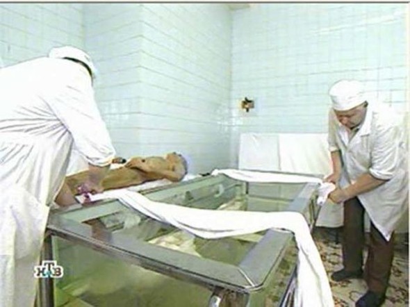 Dünyayı titreten liderin cesedi böyle mumyalandı! 5