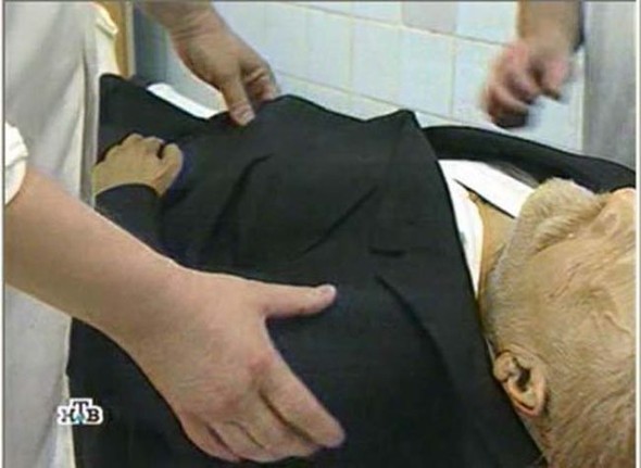 Dünyayı titreten liderin cesedi böyle mumyalandı! 7