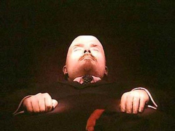 Dünyayı titreten liderin cesedi böyle mumyalandı! 8