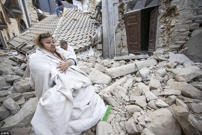 İtalya'da 6.2 büyüklüğünde deprem meydana geldi 24