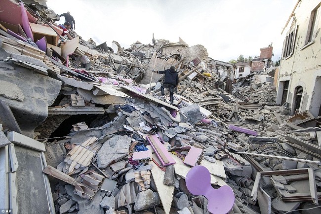 İtalya'da 6.2 büyüklüğünde deprem meydana geldi 26