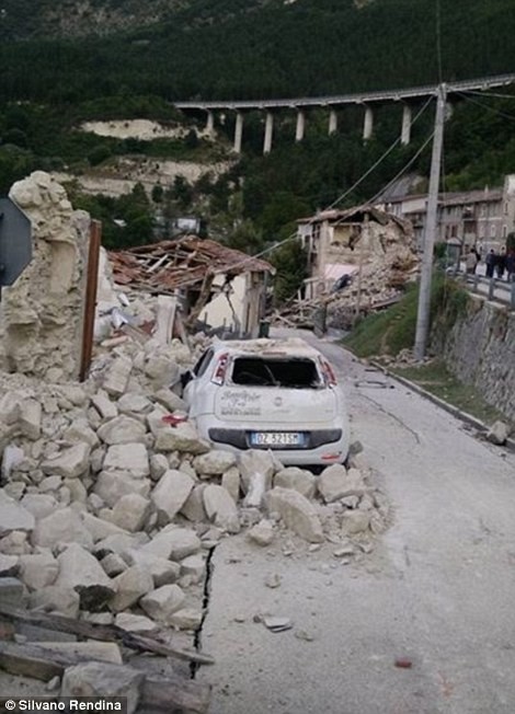 İtalya'da 6.2 büyüklüğünde deprem meydana geldi 13