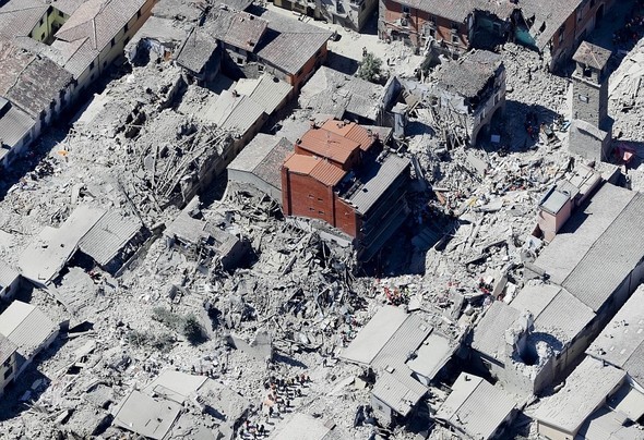 İtalya'da 17 saat sonra gelen mucize kurtuluş 13