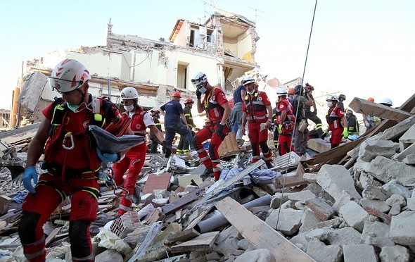 İtalya'da 17 saat sonra gelen mucize kurtuluş 14