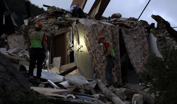 İtalya'da 17 saat sonra gelen mucize kurtuluş 15