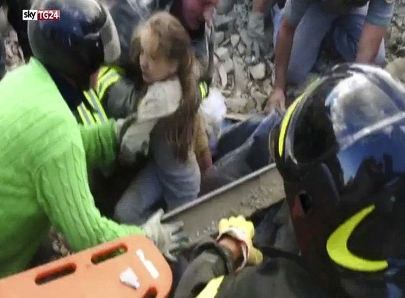 İtalya'da 17 saat sonra gelen mucize kurtuluş 4