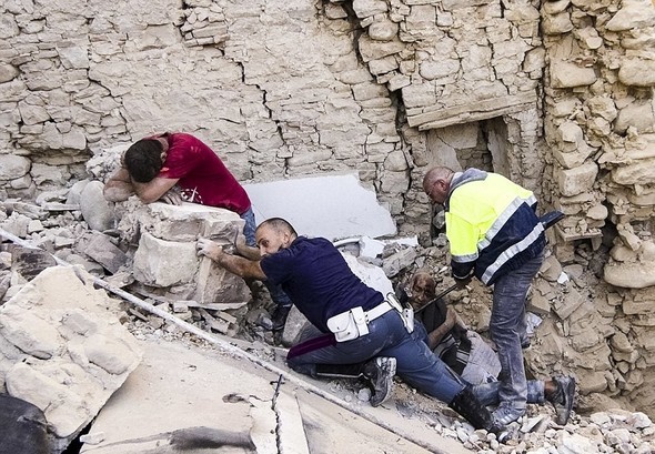 İtalya'da 17 saat sonra gelen mucize kurtuluş 7