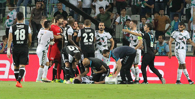 Konyaspor-Beşiktaş maçında saha karıştı! 6