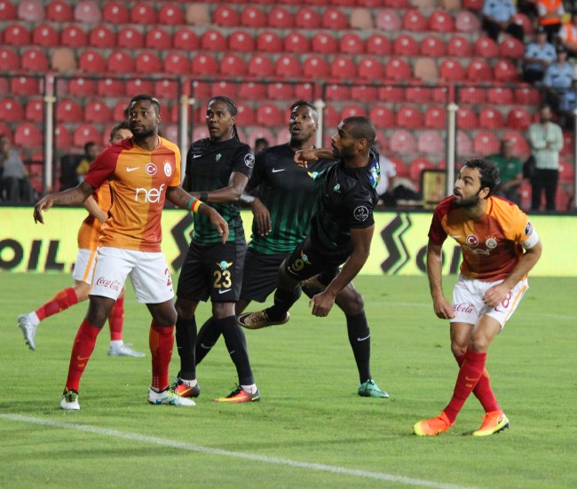 Galatasaray dersinin yarısına çalışmış! 1