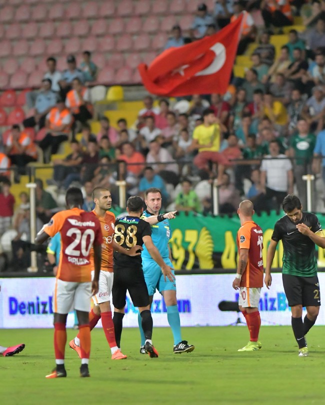 Galatasaray dersinin yarısına çalışmış! 5