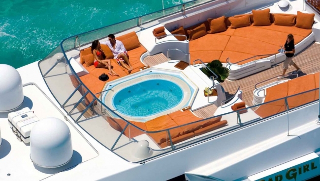 Güvertesinde kumsal bile var 10