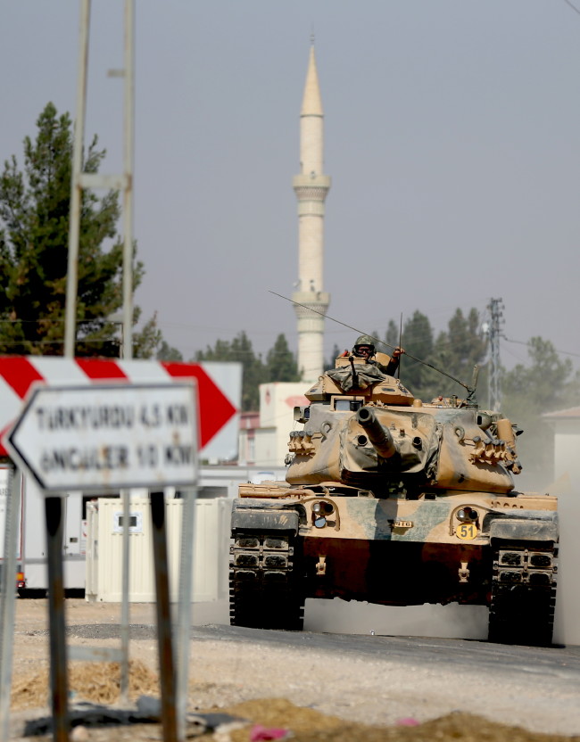 Türk gazeteciler TSK'nın desteği ile Cerablus'a girdi 11