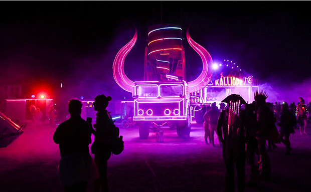 Çölün ortasına 70 bin kişilik şehir 11