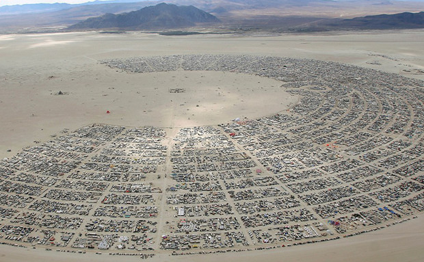 Çölün ortasına 70 bin kişilik şehir 1