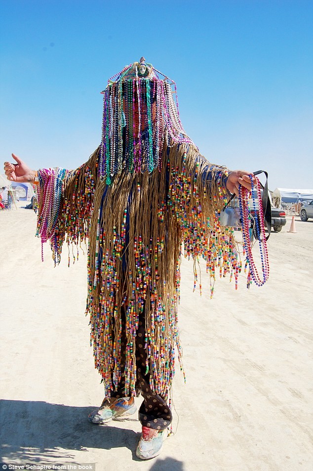 Çölün ortasına 70 bin kişilik şehir 12