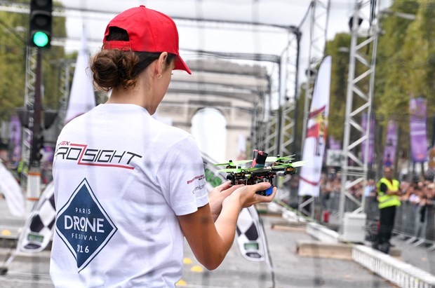 Paris'te drone yarışı 13