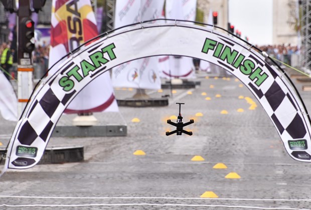 Paris'te drone yarışı 4