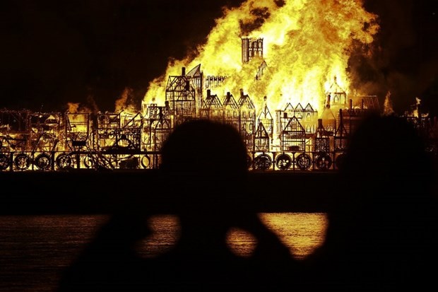 Londra yanıyor! 17
