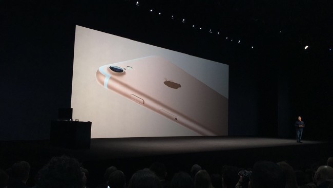 Apple'ın yeni cihazları iPhone 7 ve iWatch 2 tanıtıldı 7