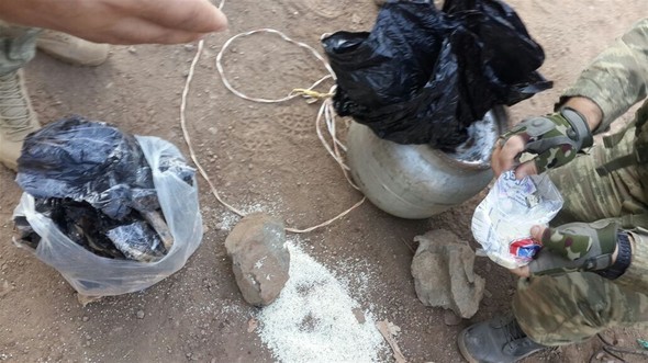 Askerler toprağa gömülü halde buldu, imha etti 6