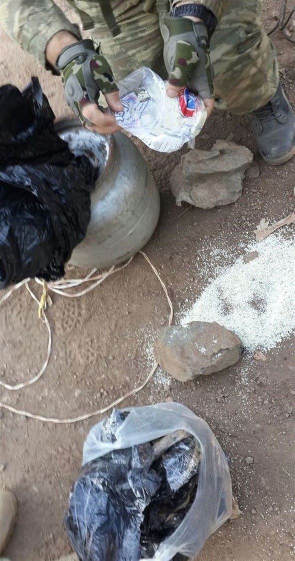 Askerler toprağa gömülü halde buldu, imha etti 7