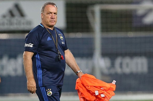 Advocaat Fenerbahçe'de 3 futbolcuyu gözden çıkardı! 1