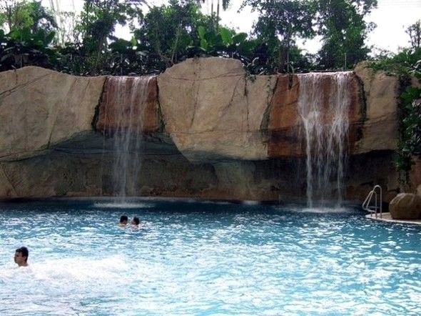 Dışı hangar, içi tropik ada 6