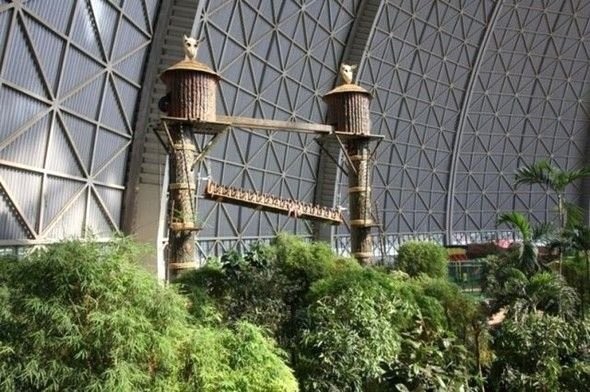 Dışı hangar, içi tropik ada 8