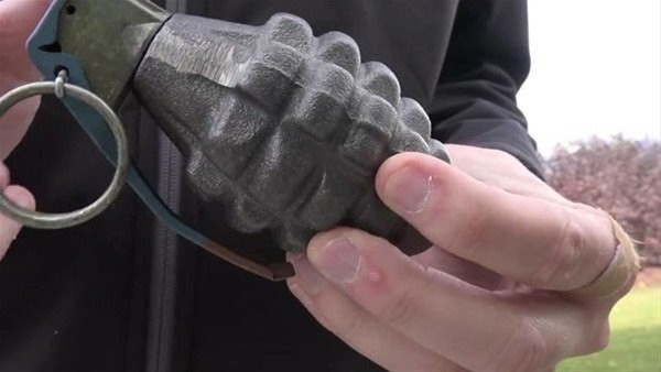 El bombasının içini görmek istedi ve... 14