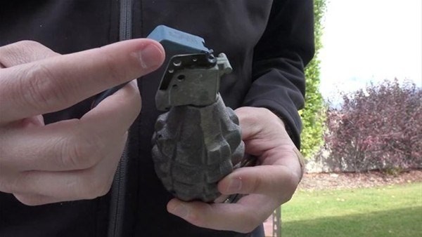 El bombasının içini görmek istedi ve... 15