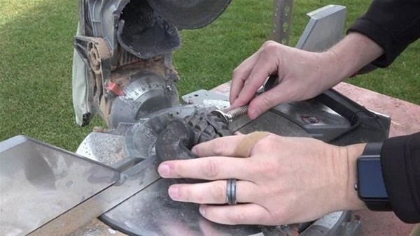 El bombasının içini görmek istedi ve... 19