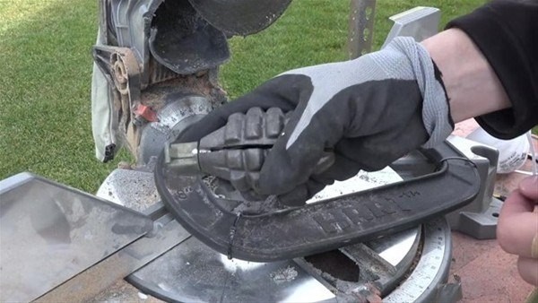 El bombasının içini görmek istedi ve... 21